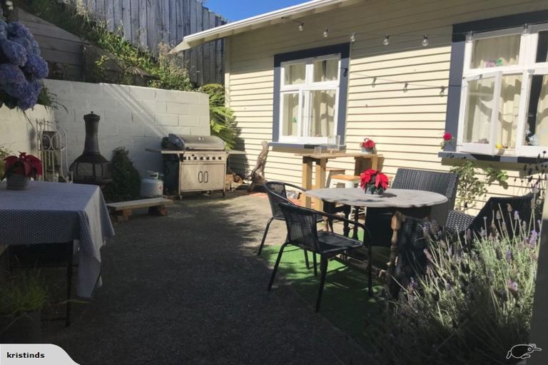 Photo of property in 64 Roseneath Terrace, Roseneath, Wellington, 6011