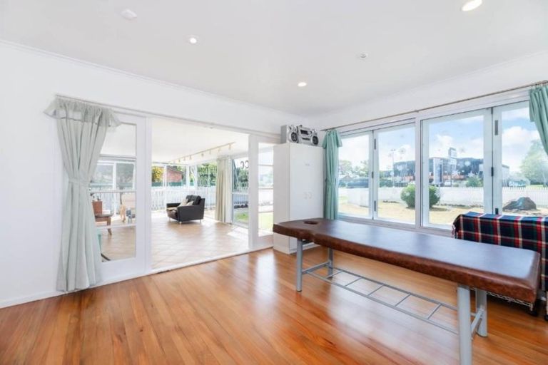 Photo of property in 178 Lincoln Road, Henderson, Auckland, 0610