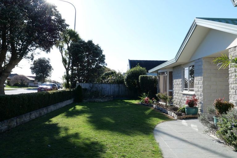 Photo of property in 69 Guildford Drive, Paraparaumu, 5032