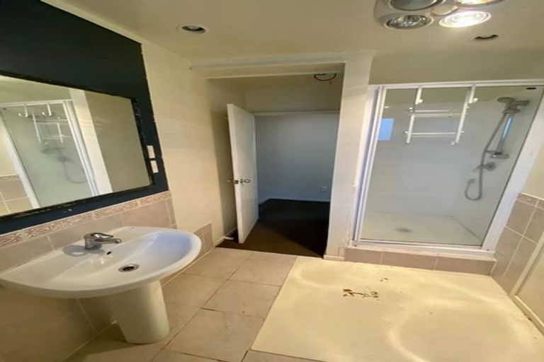 Photo of property in 14a Target Road, Totara Vale, Auckland, 0629