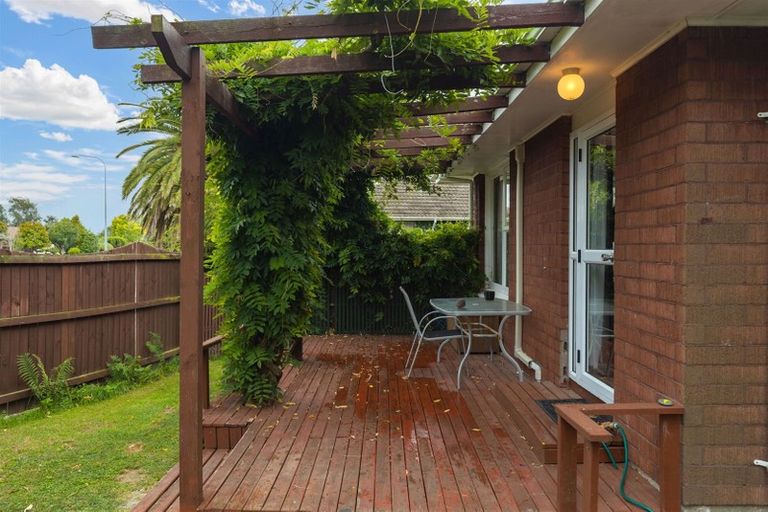 Photo of property in 15 Tralee Place, Bishopdale, Christchurch, 8053