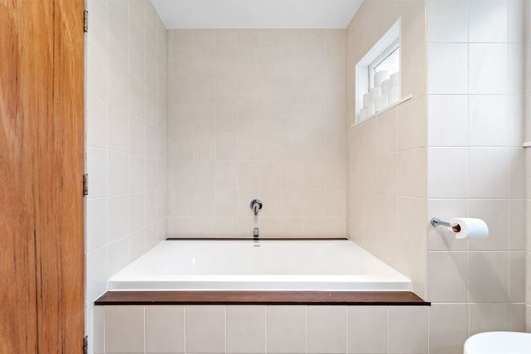 Photo of property in 43 Cranston Street, Torbay, Auckland, 0632