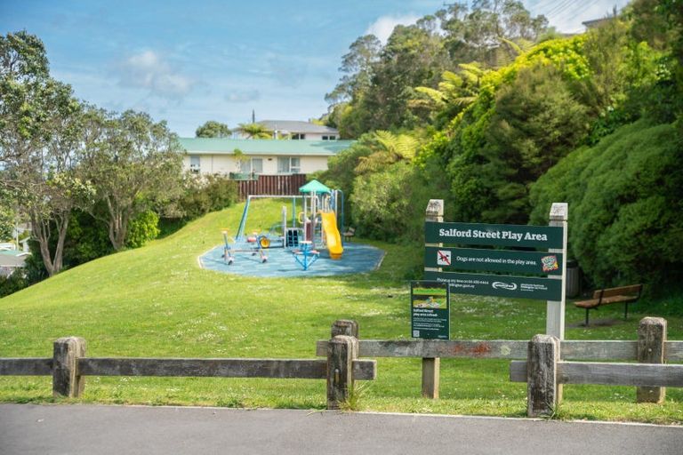 Photo of property in 20 Salford Street, Newlands, Wellington, 6037