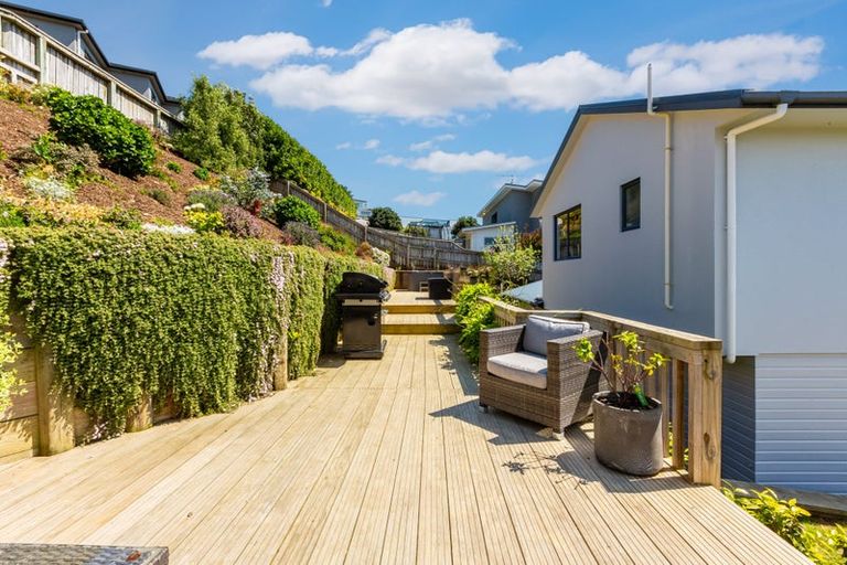 Photo of property in 10 Te Puia Drive, Aotea, Porirua, 5024