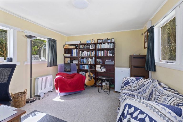 Photo of property in 98 Apu Crescent, Lyall Bay, Wellington, 6022