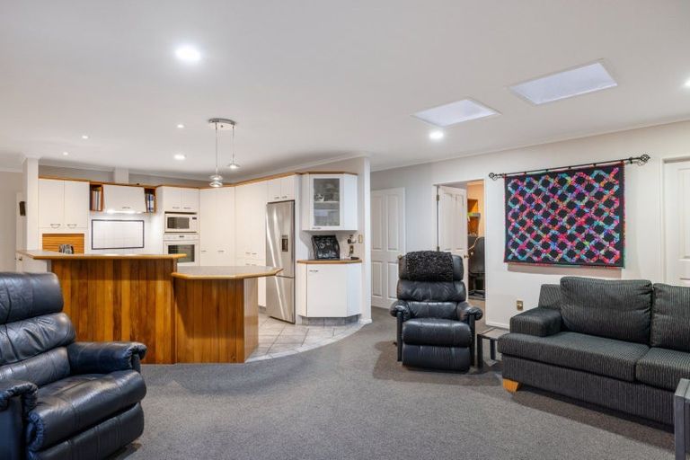 Photo of property in 37 Canon Road, Tanners Point, Katikati, 3170