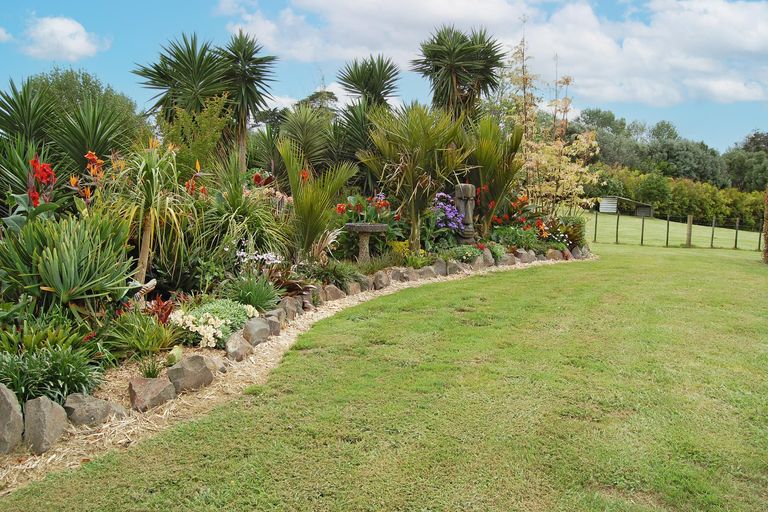 Photo of property in 1104 Oneriri Road, Kaiwaka, 0573