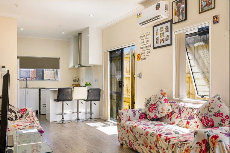 Photo of property in 49a Senator Drive, Manurewa, Auckland, 2105