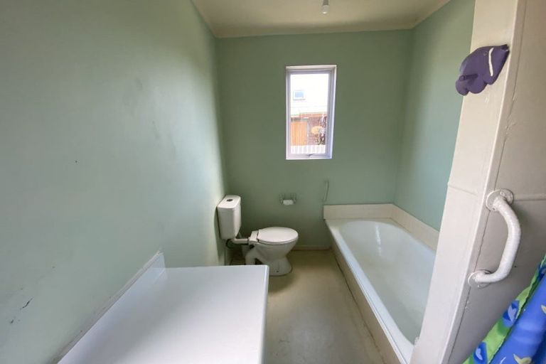 Photo of property in 28 Pratt Avenue, Foxton Beach, Foxton, 4815