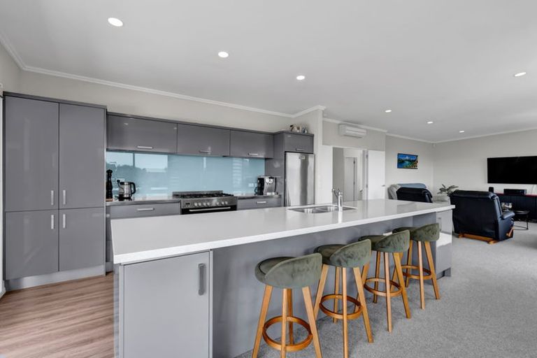 Photo of property in 18 Parkvue Drive, Bell Block, New Plymouth, 4312