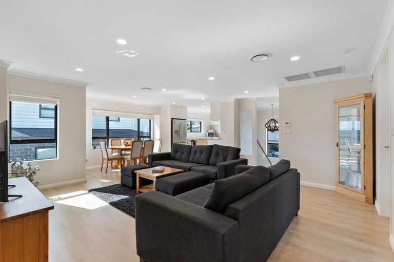 Photo of property in 39a Edgeworth Road, Glenfield, Auckland, 0629