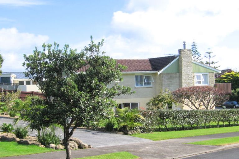 Photo of property in 4 Higham Ferrers Place, Red Beach, 0932