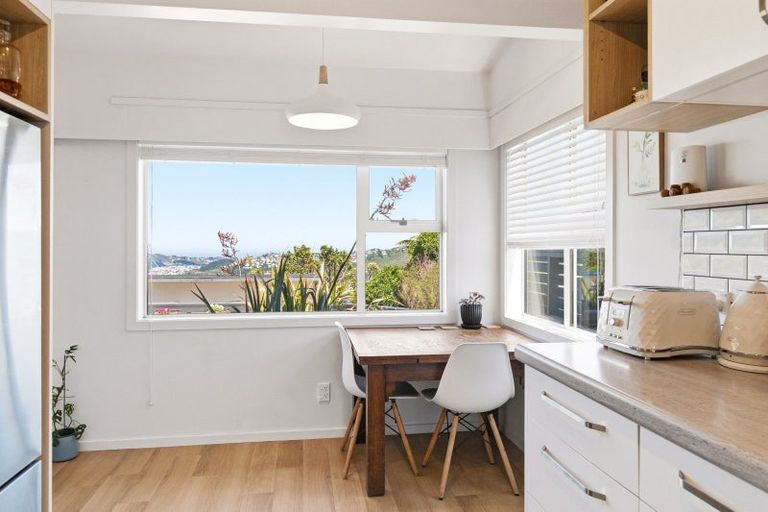 Photo of property in 12 Middlesex Place, Northland, Wellington, 6012