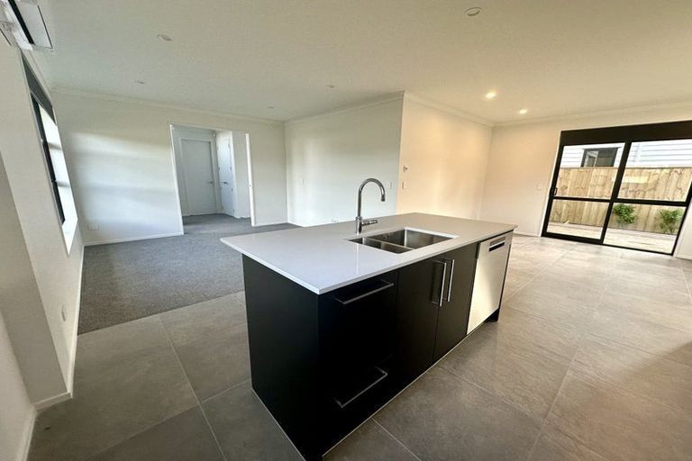 Photo of property in 6c Jern Place, Eastern Beach, Auckland, 2012