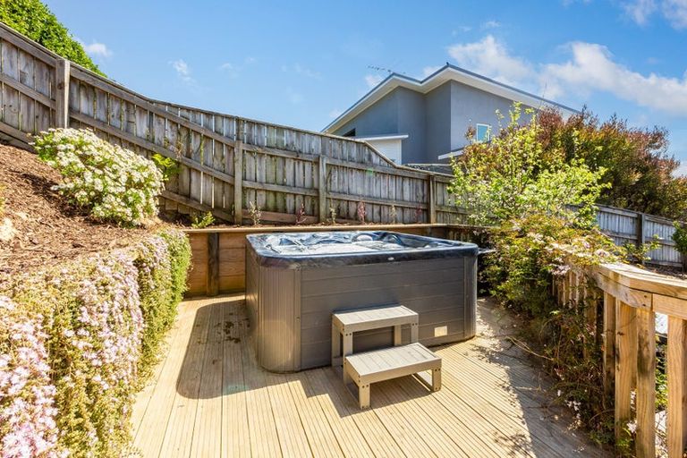 Photo of property in 10 Te Puia Drive, Aotea, Porirua, 5024