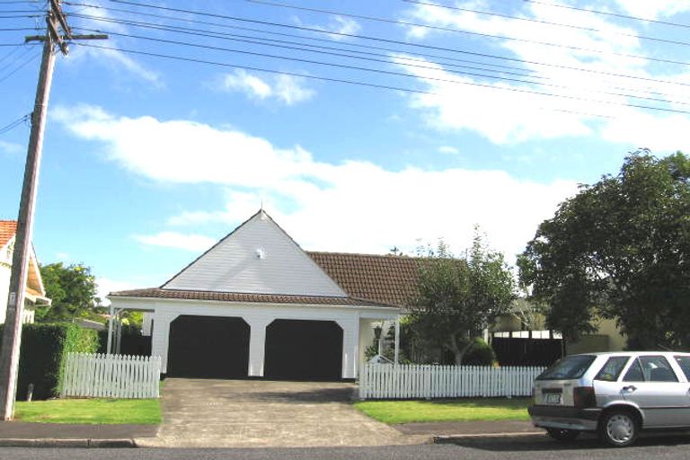 Photo of property in 7 Frater Avenue, Milford, Auckland, 0620