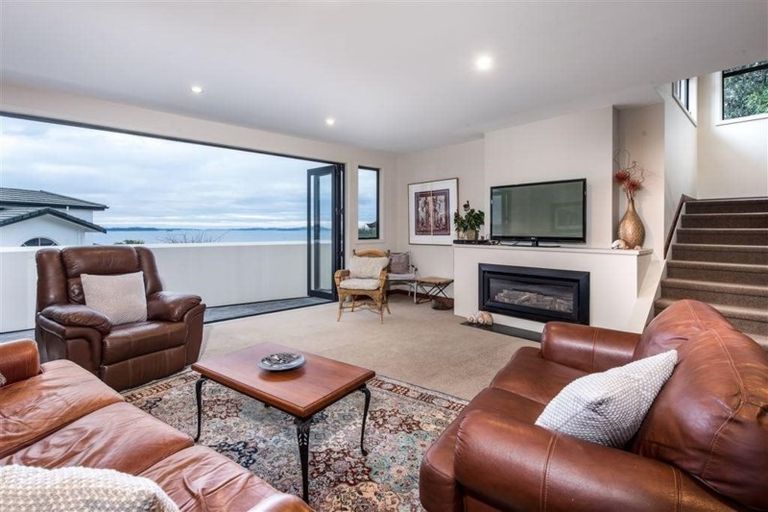 Photo of property in 9 Durness Place, Red Beach, 0932