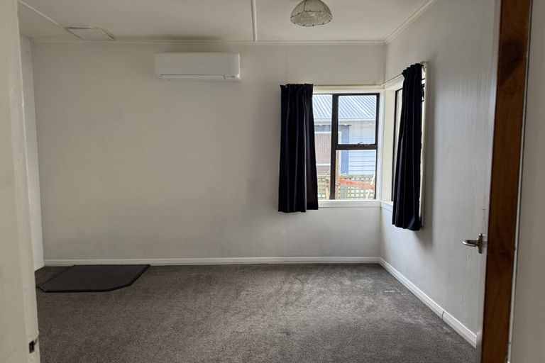 Photo of property in 21 Helston Road, Johnsonville, Wellington, 6037