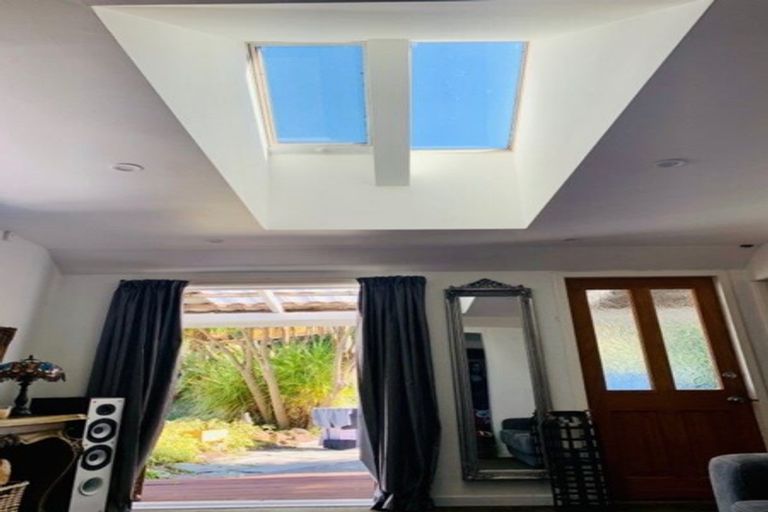 Photo of property in 36 Hawkhurst Road, Lyttelton, 8082