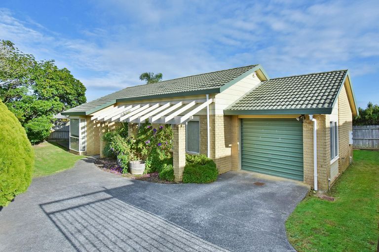 Photo of property in 2/7 Zurich Place, Weymouth, Auckland, 2103