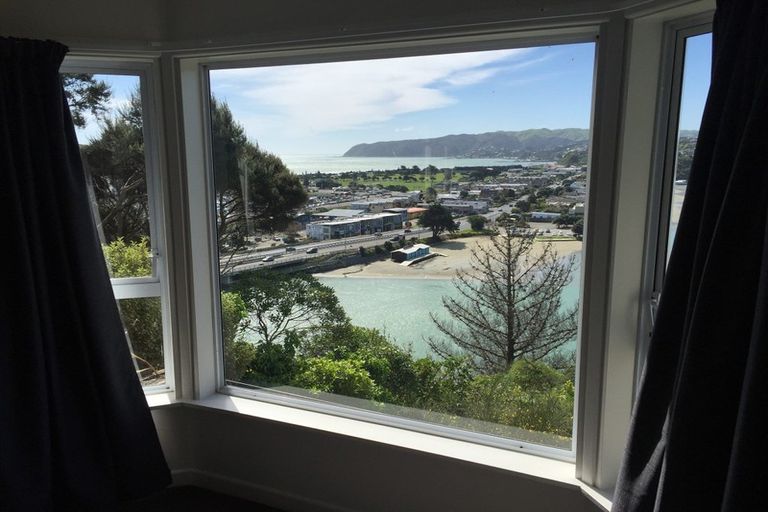 Photo of property in 52 Kiriwai Road, Paremata, Porirua, 5024