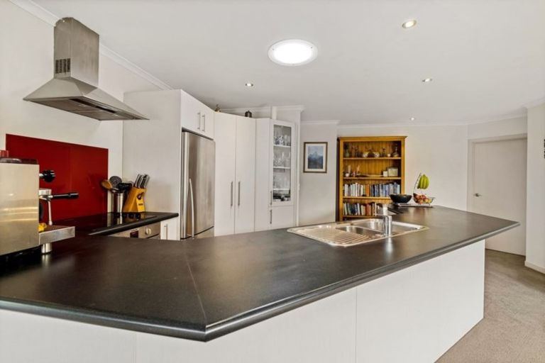 Photo of property in 8 Alpha Close, Wanaka, 9305