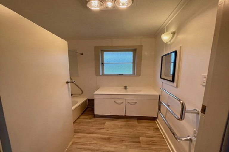 Photo of property in 38 Millbrook Road, Henderson, Auckland, 0612