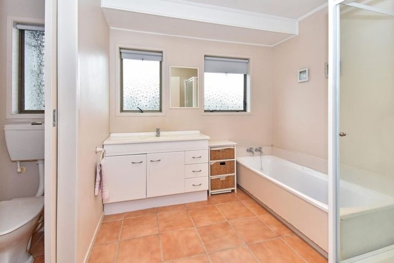 Photo of property in 8 Kaanapali Place, Wattle Downs, Auckland, 2103