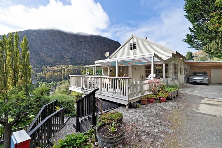 Photo of property in 1 Mcchesney Road, Arthurs Point, Queenstown, 9371