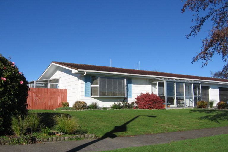 Photo of property in 81 Abraham Crescent, Milson, Palmerston North, 4414