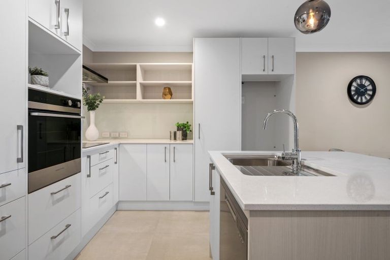 Photo of property in 1c/12 Selwyn Road, Cockle Bay, Auckland, 2014