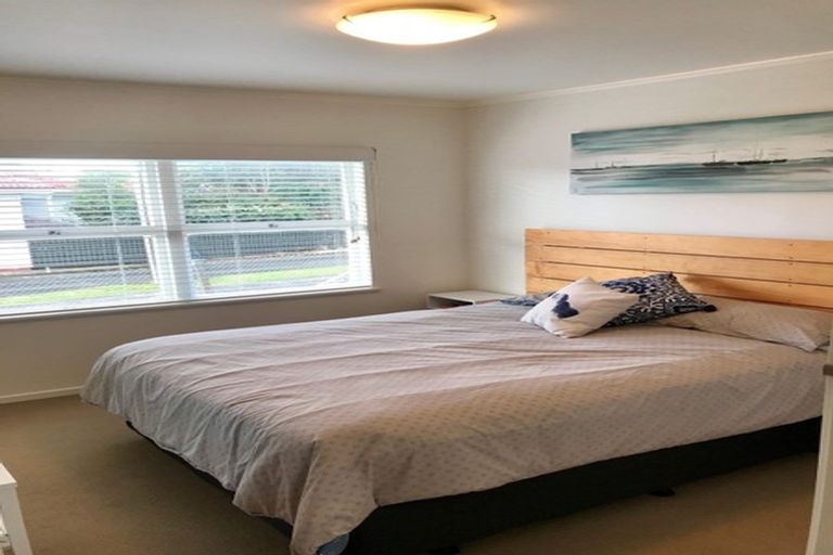 Photo of property in 1/49 Shakespeare Road, Milford, Auckland, 0620