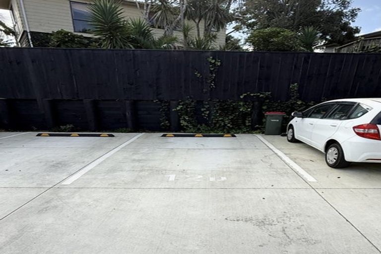 Photo of property in 12d Woodhouse Place, West Harbour, Auckland, 0618