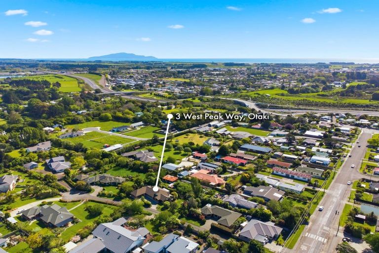 Photo of property in 3 Westpeak Way, Otaki, 5512
