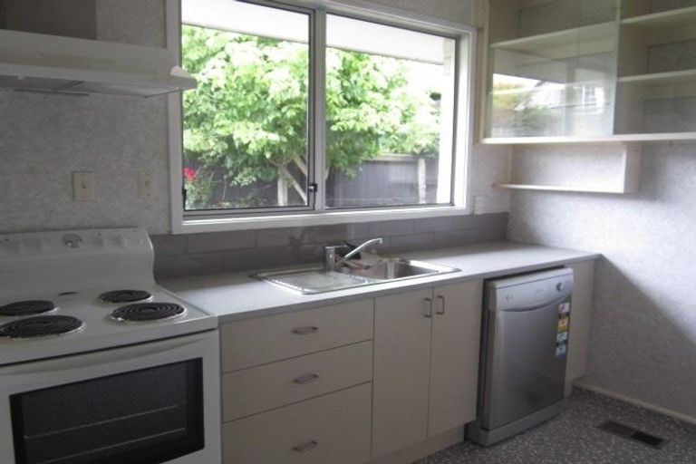 Photo of property in 220 Memorial Avenue, Burnside, Christchurch, 8053