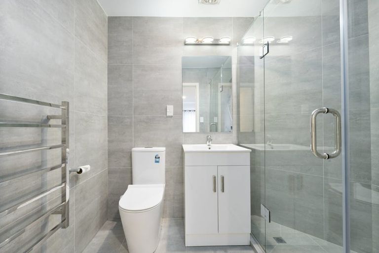 Photo of property in 14 Rhinevale Close, Henderson, Auckland, 0612