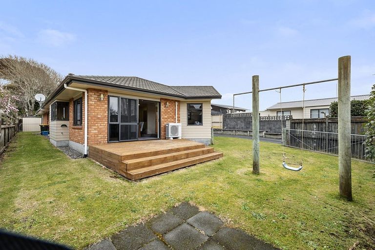 Photo of property in 15a Marchant Place, Westown, New Plymouth, 4310