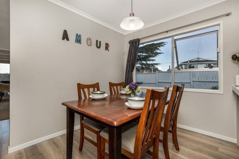 Photo of property in 342 Royal Road, Massey, Auckland, 0614