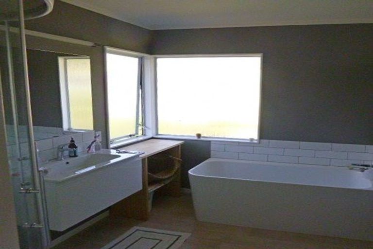 Photo of property in 56 Ashton Fitchett Drive, Brooklyn, Wellington, 6021