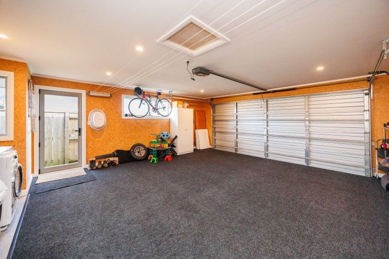 Photo of property in 6 Atlantic Drive, Fitzherbert, Palmerston North, 4410