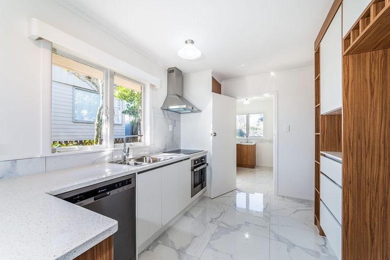 Photo of property in 4 Seaview Road, Glenfield, Auckland, 0629