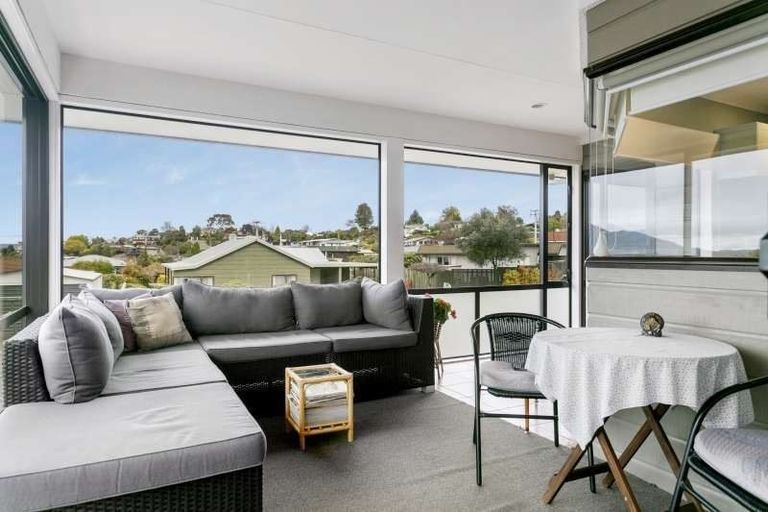 Photo of property in 4 Shera Street, Acacia Bay, Taupo, 3330
