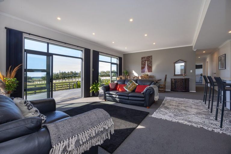 Photo of property in 567 Lethbridge Road, Halcombe, 4775