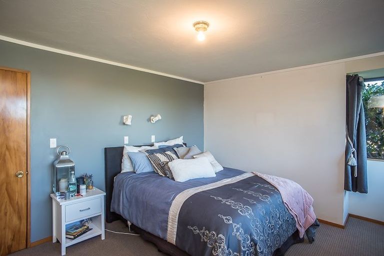 Photo of property in 5 Chilton Drive, Paraparaumu, 5032