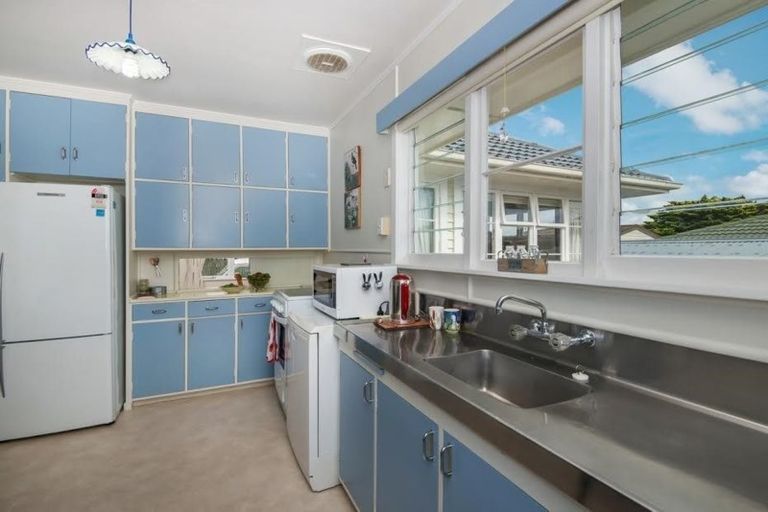 Photo of property in 2/37 Shakespeare Road, Milford, Auckland, 0620