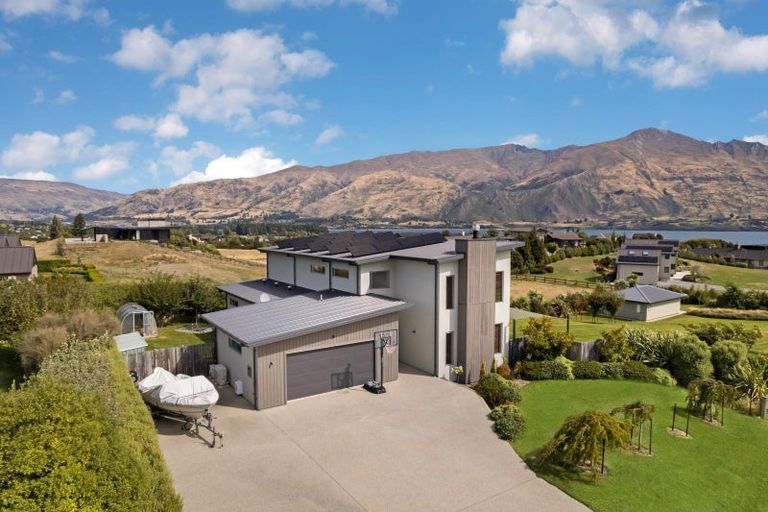 Photo of property in 28 Minaret Ridge, Wanaka, 9305