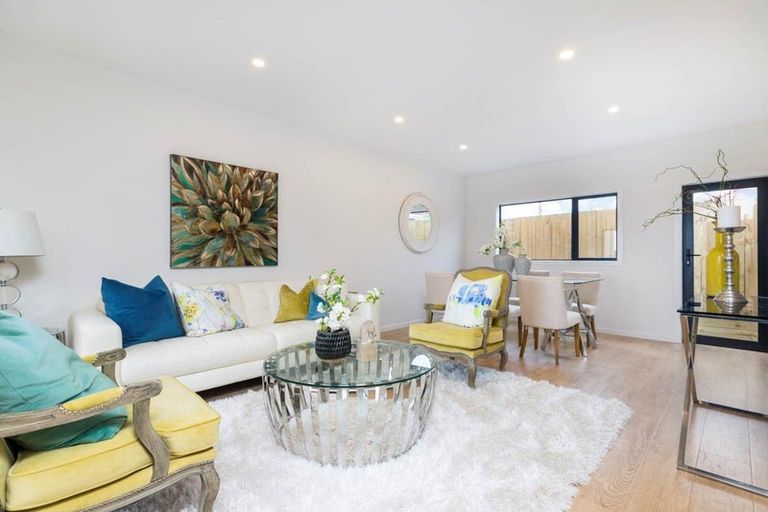 Photo of property in 14 Korama Lane, New Lynn, Auckland, 0600