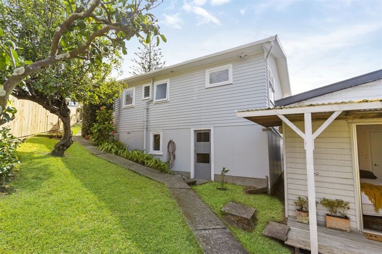Photo of property in 15 Camelot Place, Glenfield, Auckland, 0629