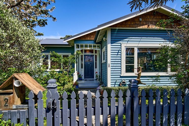 Photo of property in 2 Roxburgh Grove, Petone, Lower Hutt, 5012