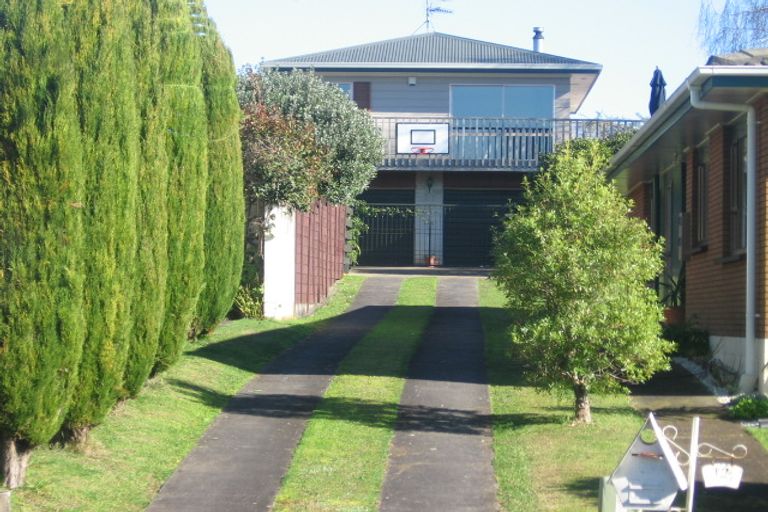 Photo of property in 12 Coulthard Terrace, Opaheke, Papakura, 2113
